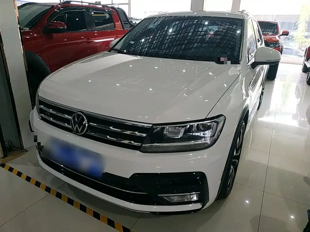 Volkswagen Tiguan L — фото 2