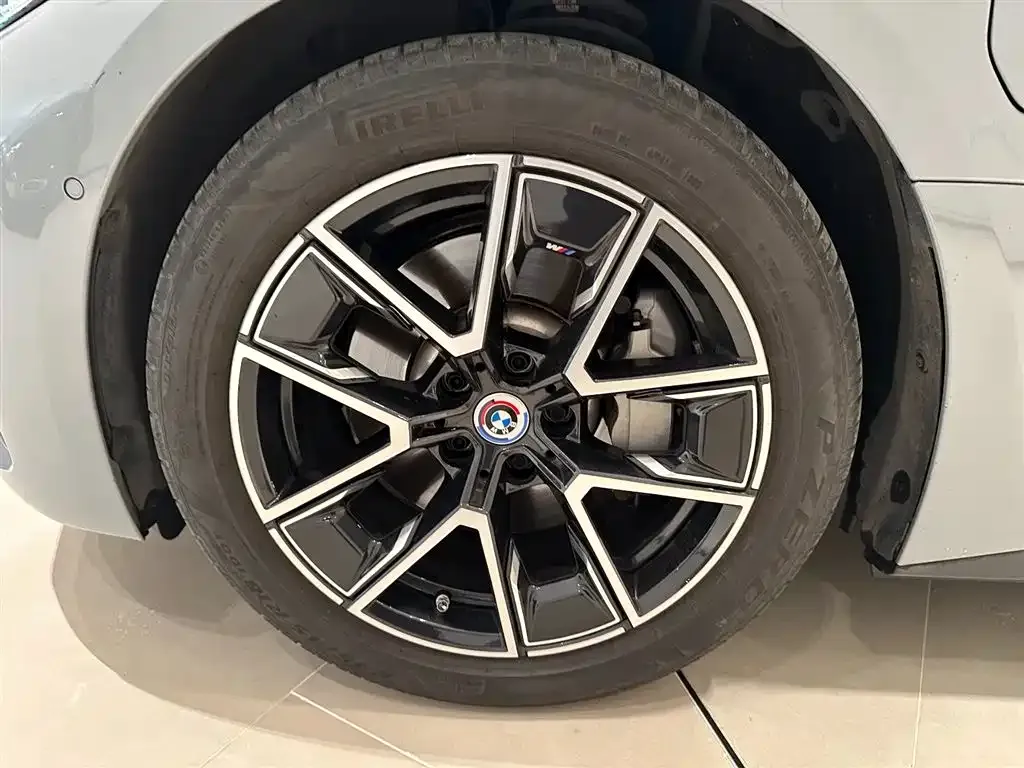 BMW i4 — фото 10