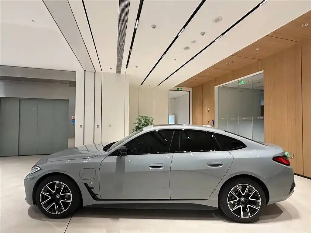 BMW i4 — фото 3