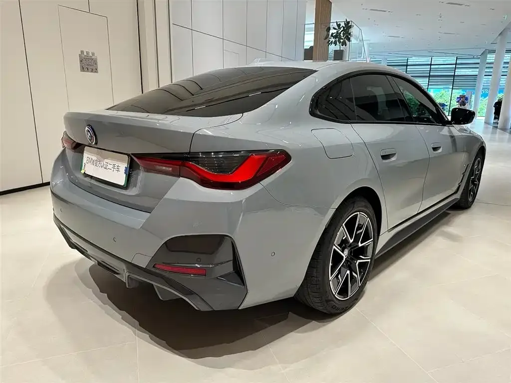 BMW i4 — фото 4