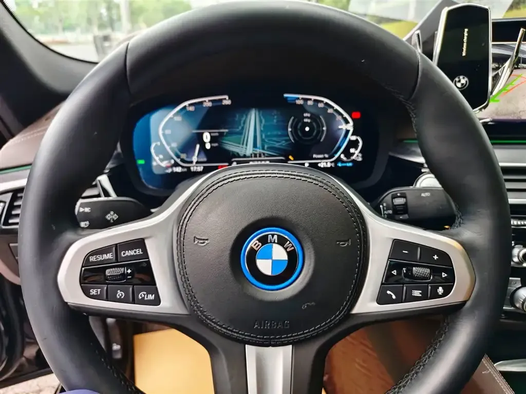 BMW 5 Series New Energy — фото 10