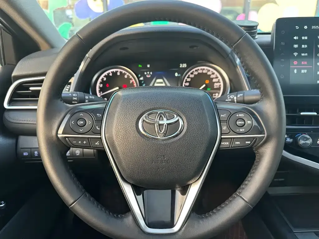 Toyota Camry — фото 10