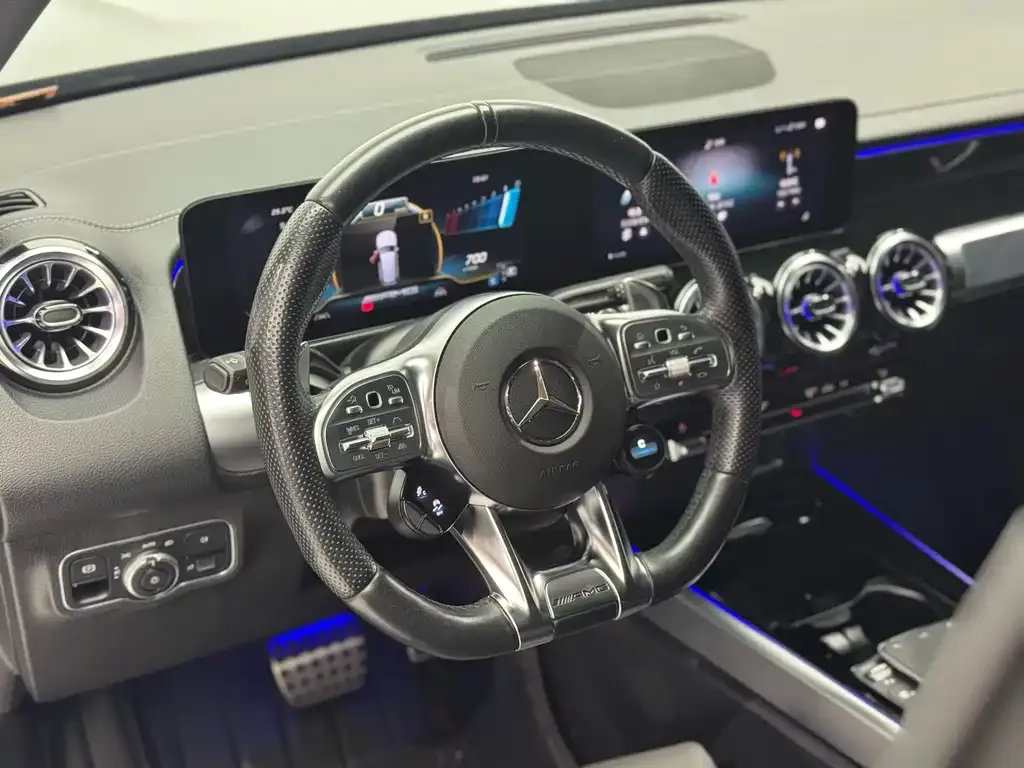 Mercedes-Benz GLB AMG — фото 8