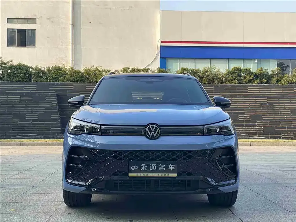 Volkswagen Tiguan L — фото 2