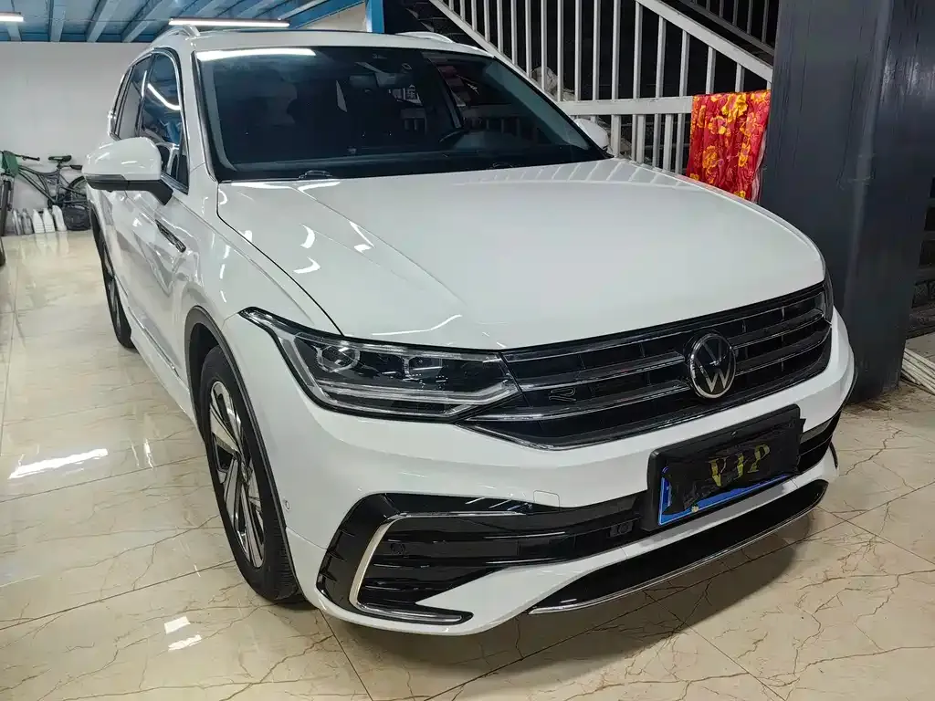 Volkswagen Tiguan L — фото 3