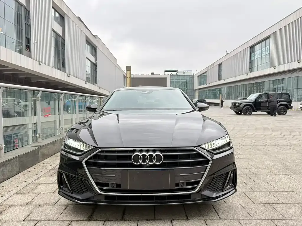 Audi A7 — фото 1