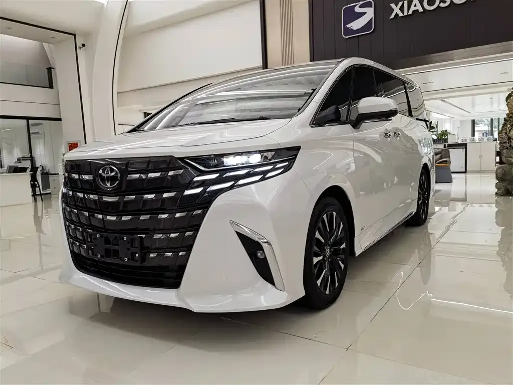 Toyota Alphard — фото 1
