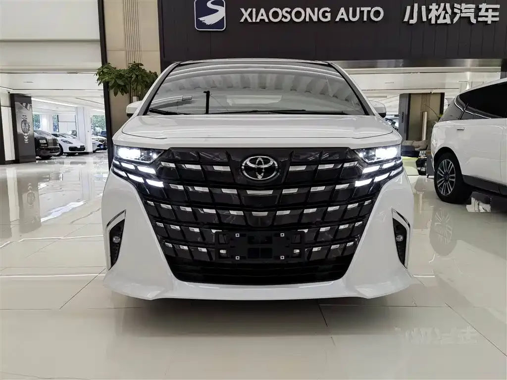 Toyota Alphard — фото 2