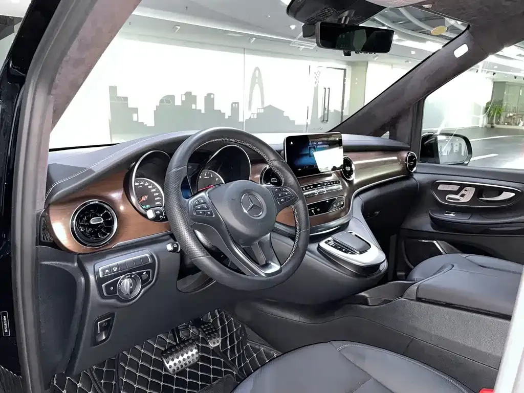 Mercedes-Benz V-Class — фото 10