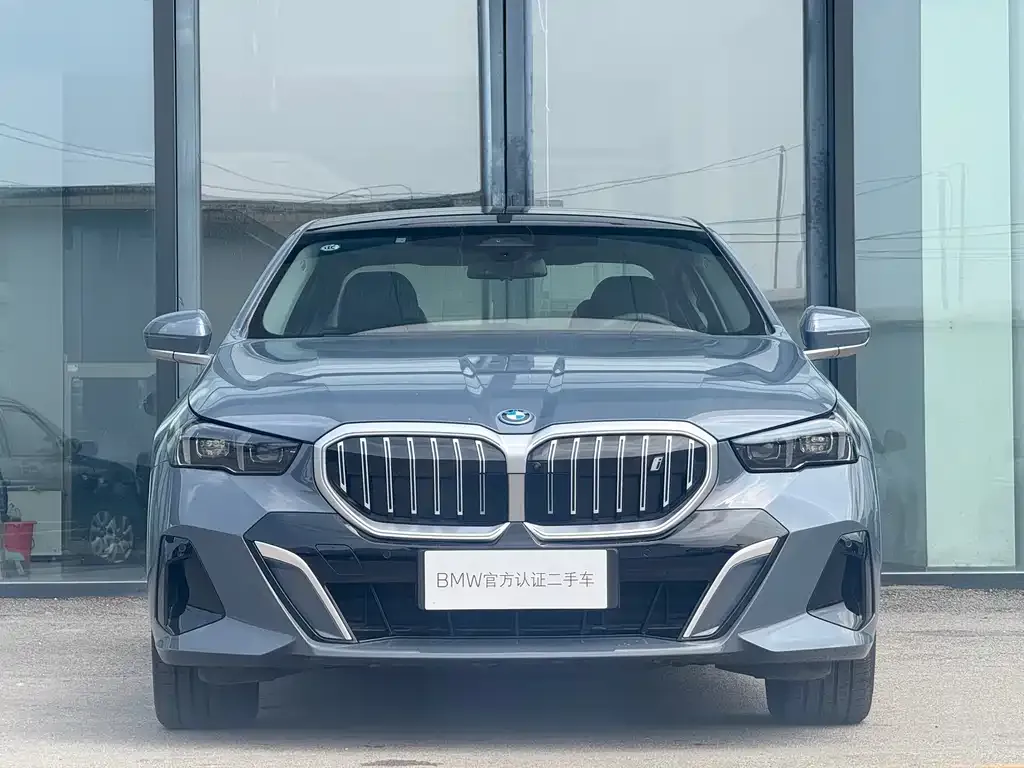 BMW i5 — фото 2