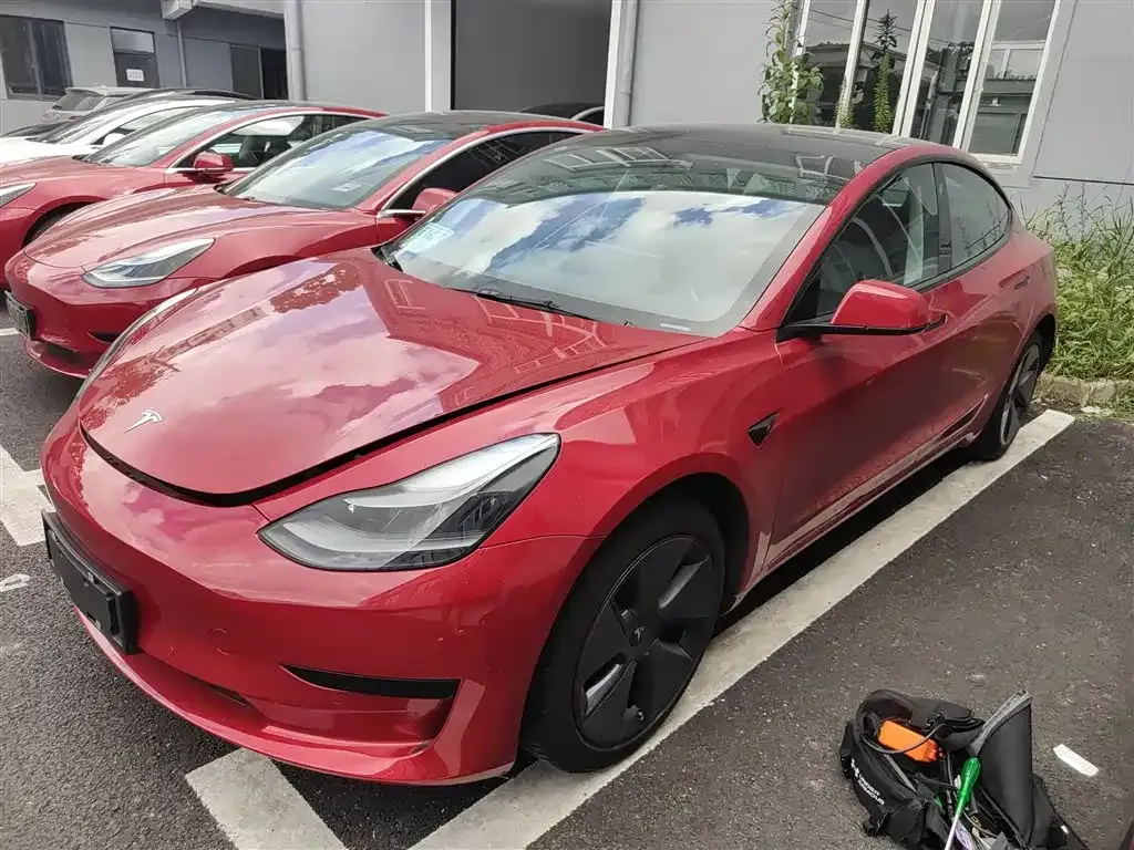 Tesla Model 3 — фото 1