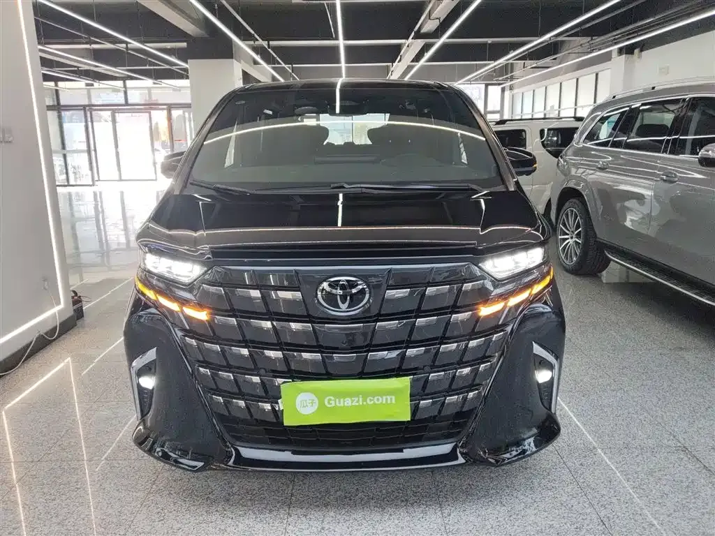 Toyota Alphard — фото 3