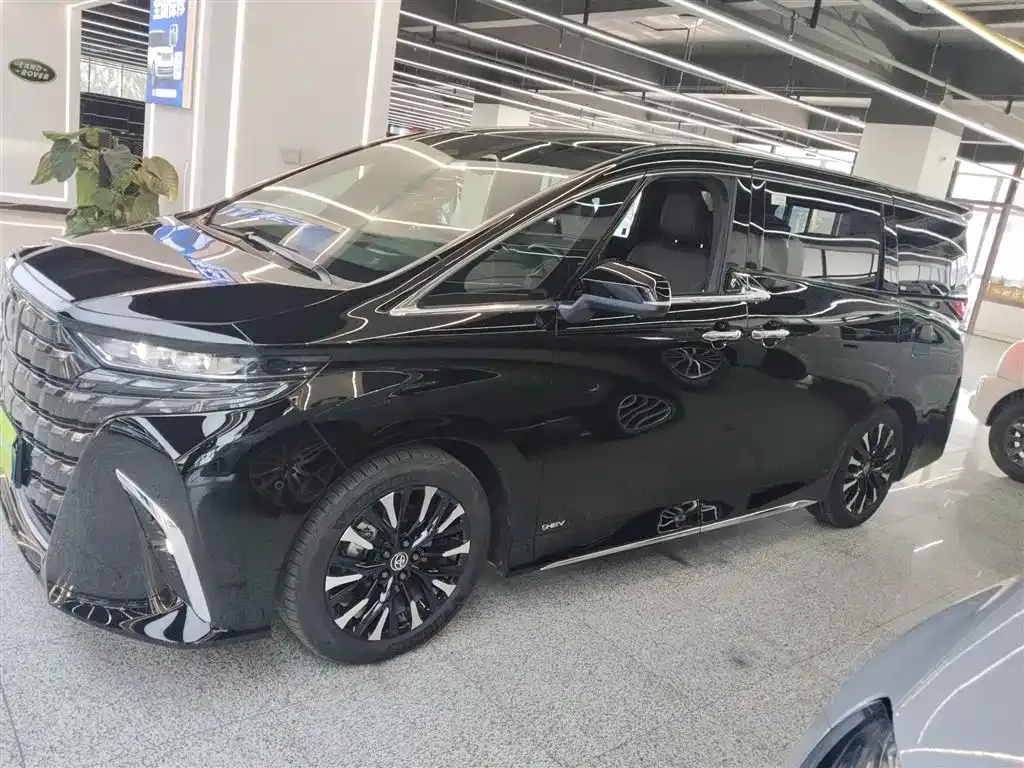 Toyota Alphard — фото 5