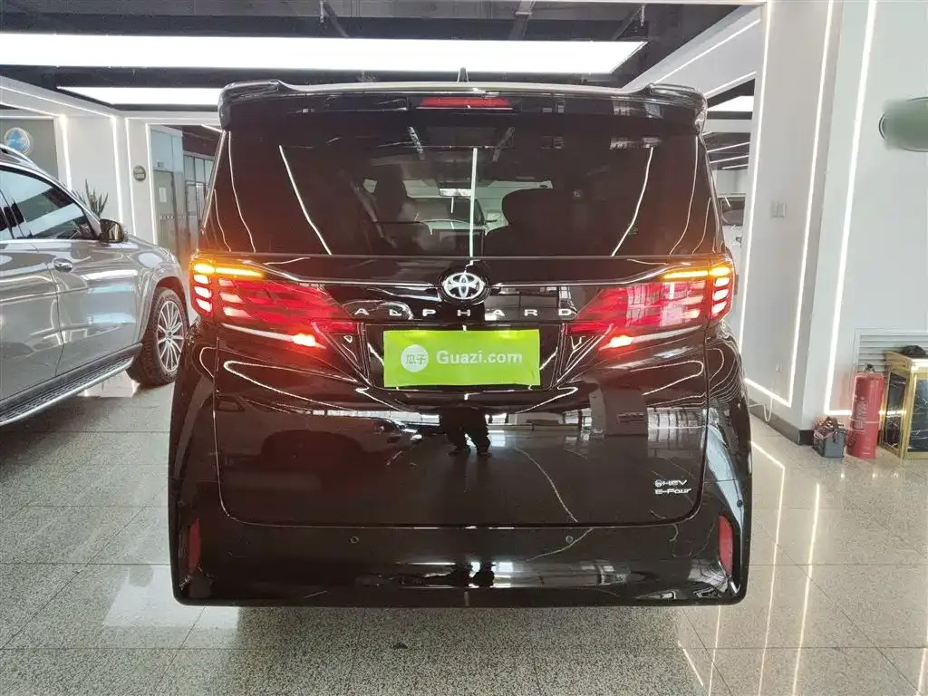 Toyota Alphard — фото 6