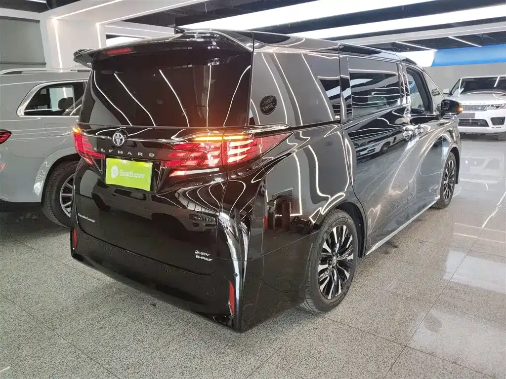 Toyota Alphard — фото 7