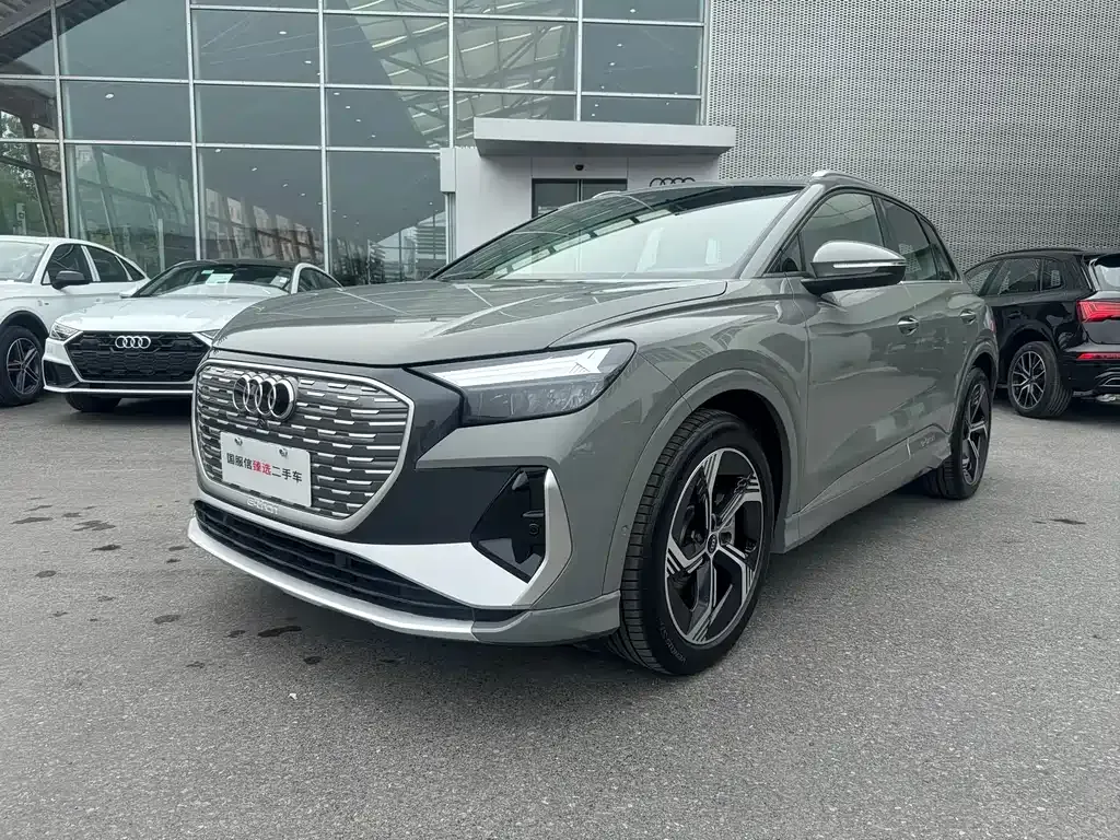 Audi Q4 e-tron — фото 1