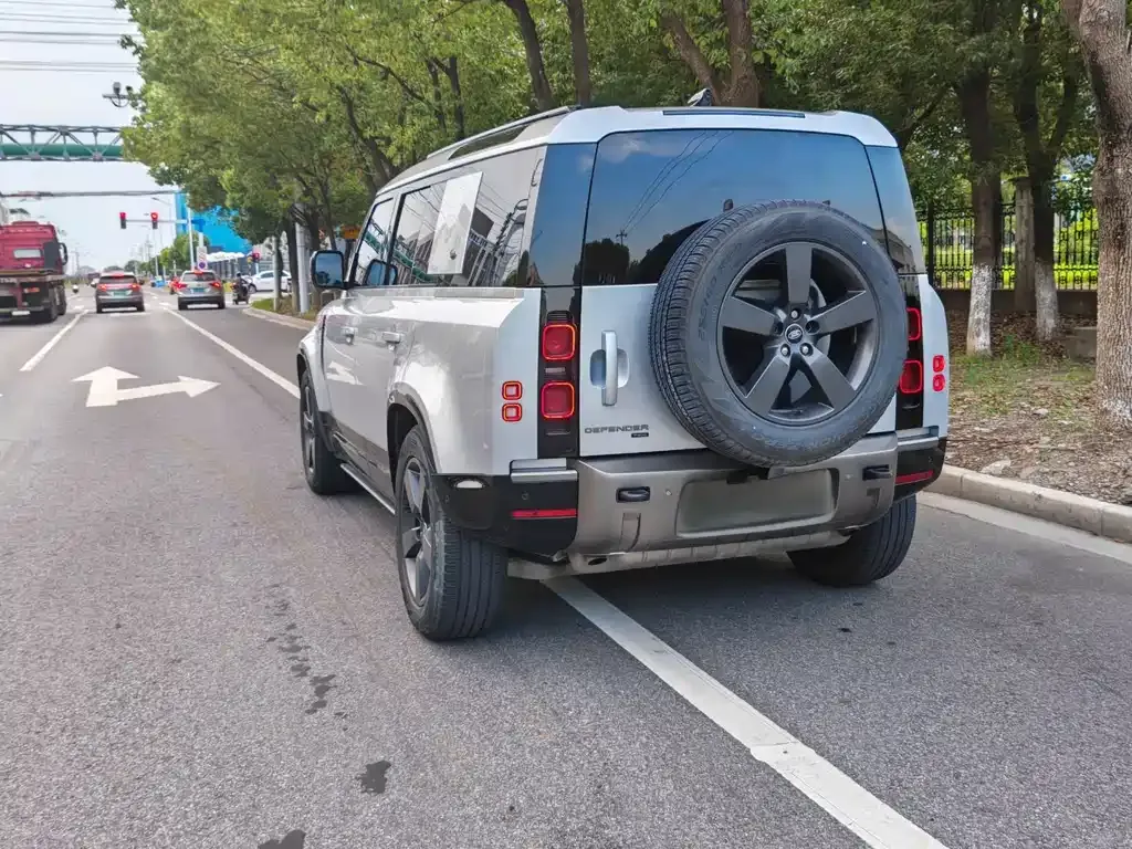 Land Rover Defender — фото 2