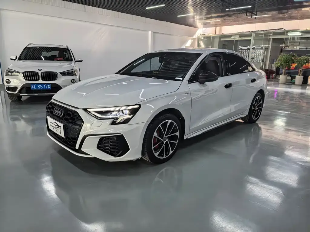 Audi A3 — фото 1