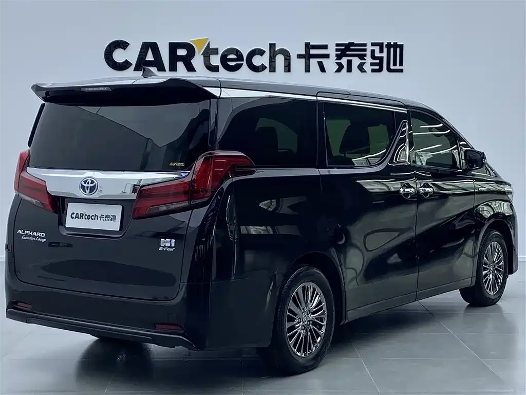 Toyota Alphard — фото 3