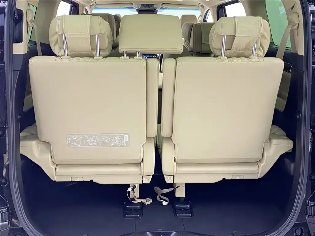 Toyota Alphard — фото 5