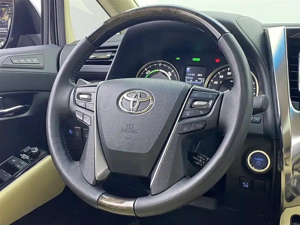 Toyota Alphard — фото 8