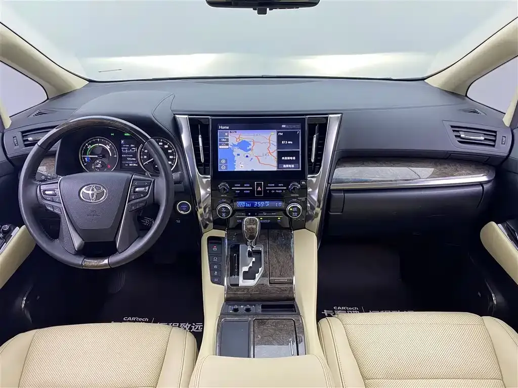 Toyota Alphard — фото 9