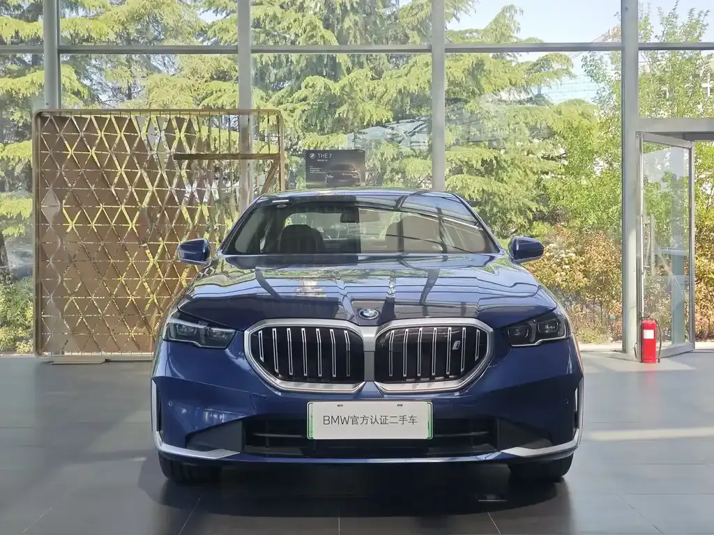 BMW i5 — фото 2