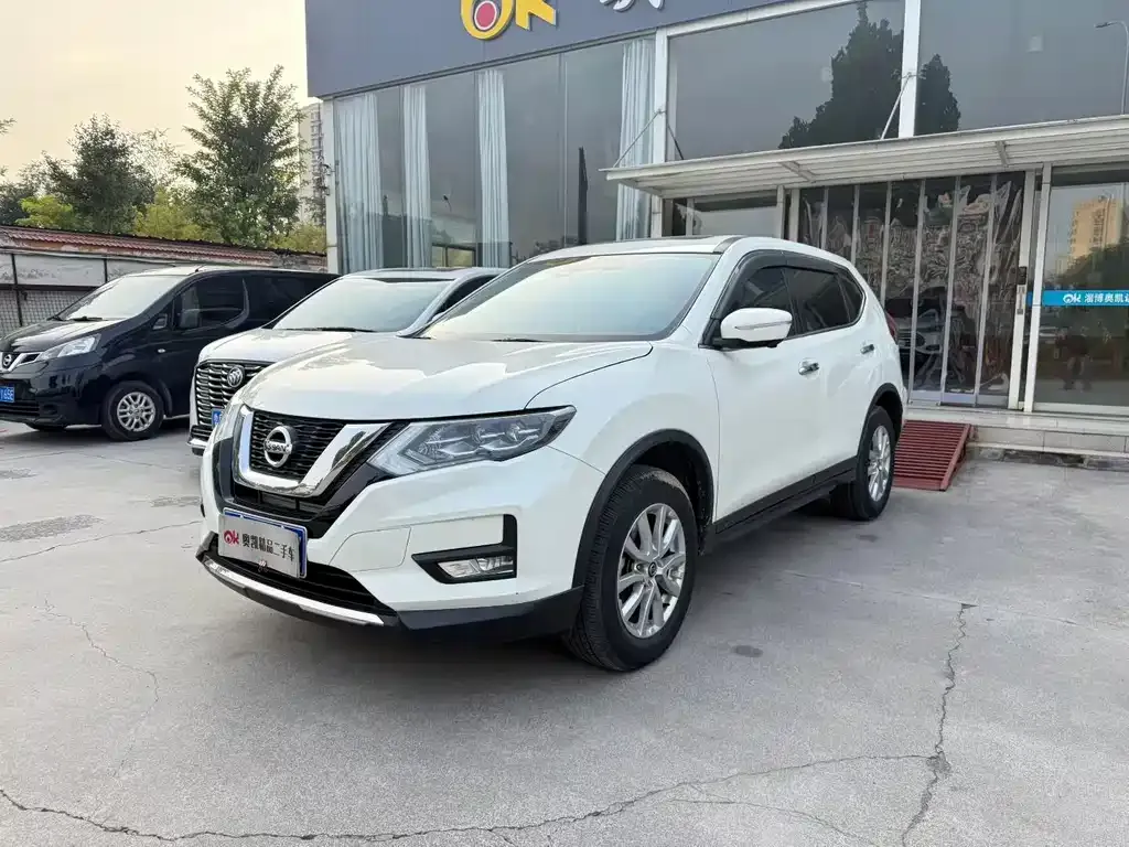Nissan X-Trail — фото 1