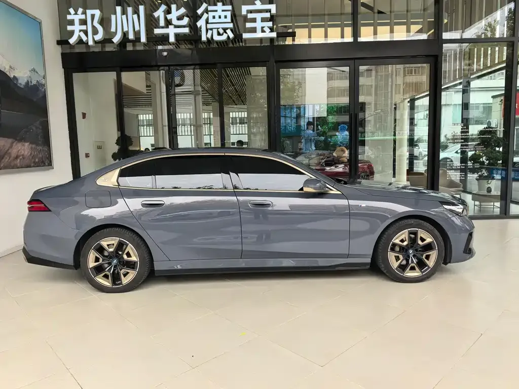 BMW i5 — фото 2
