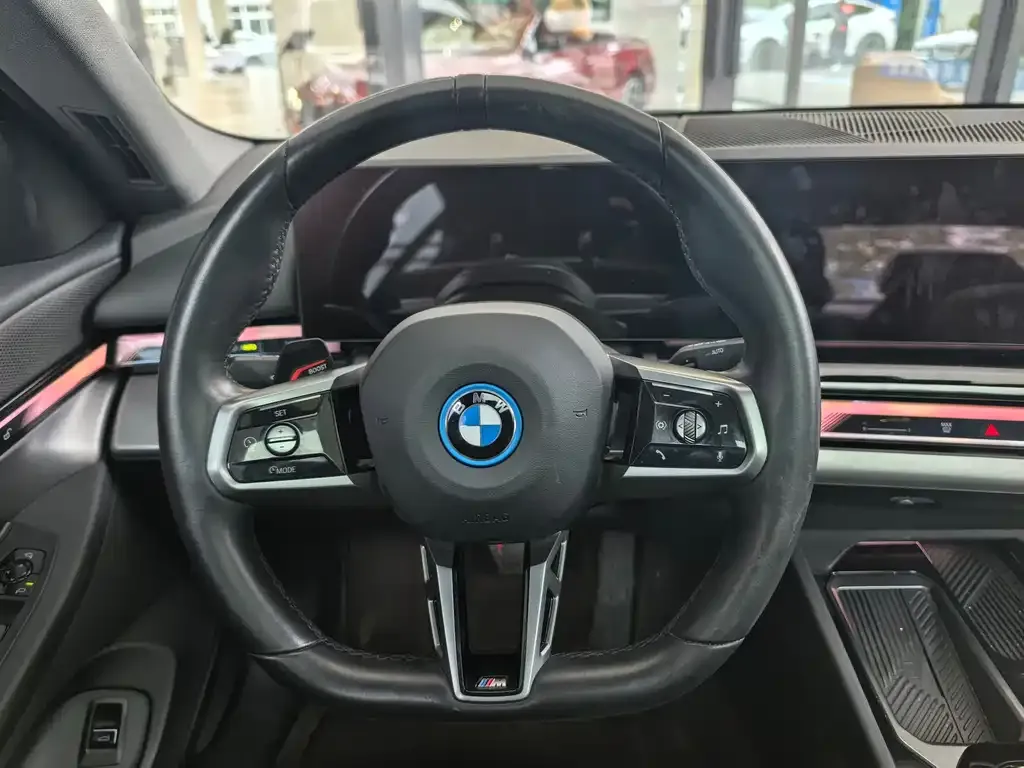BMW i5 — фото 5