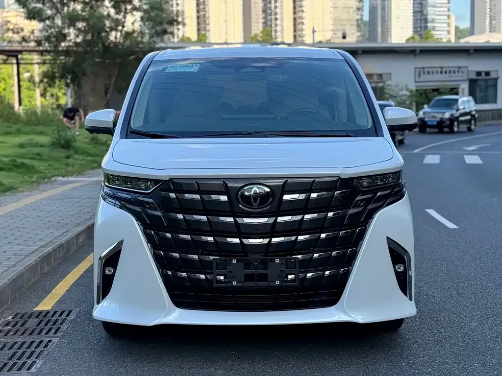 Toyota Alphard — фото 2