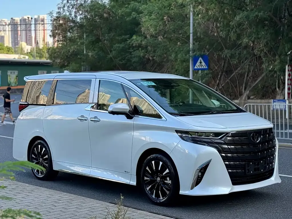 Toyota Alphard — фото 3