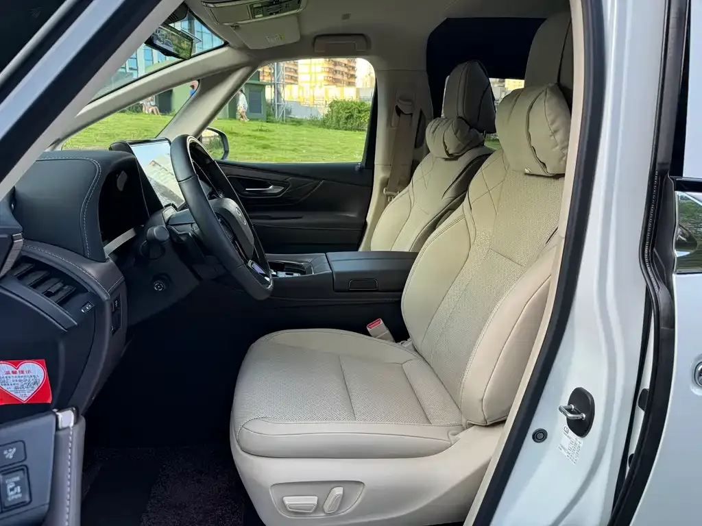 Toyota Alphard — фото 4