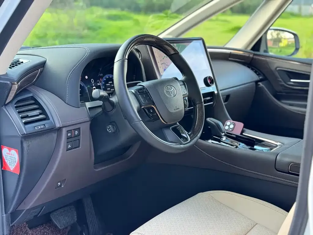 Toyota Alphard — фото 5