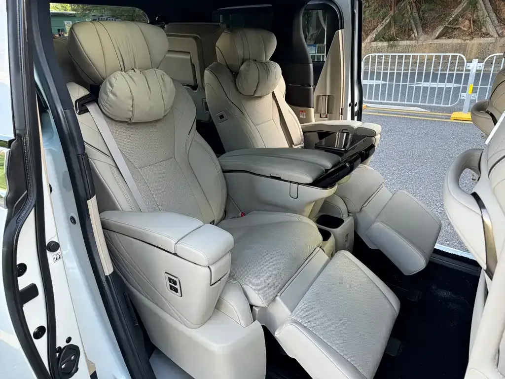Toyota Alphard — фото 8