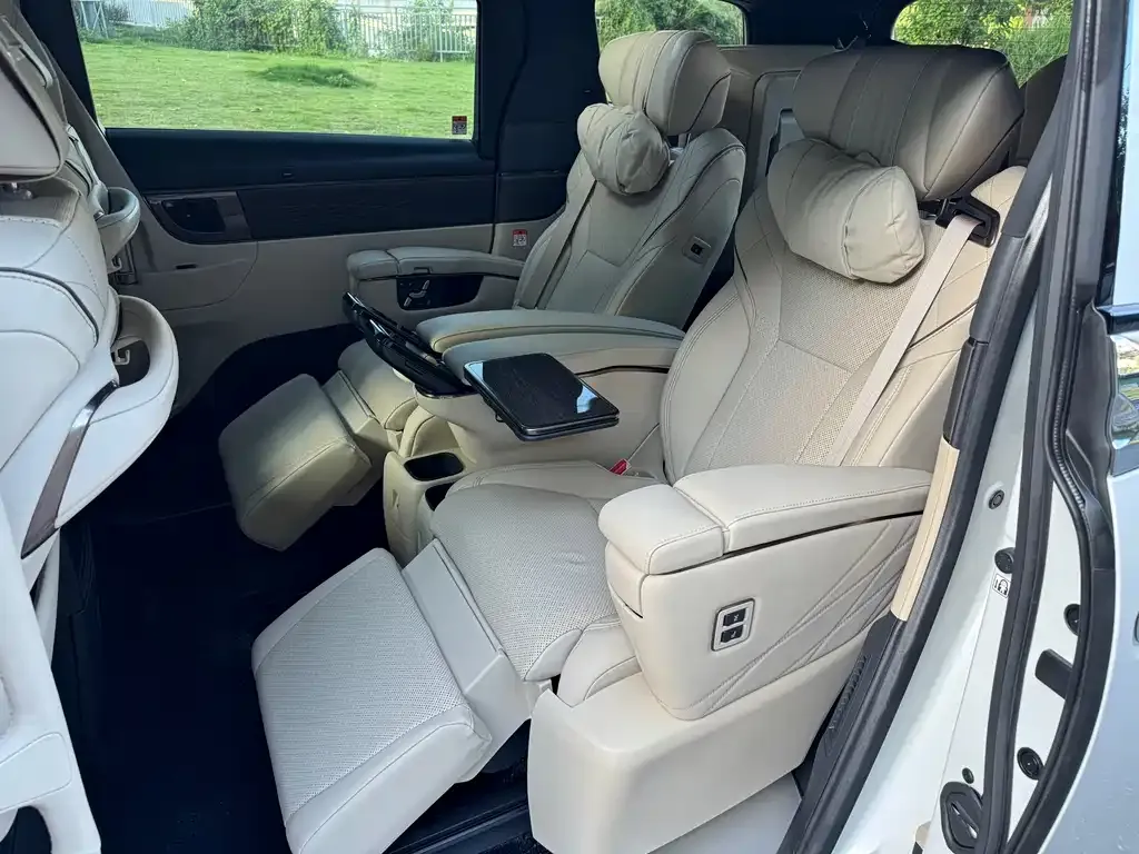 Toyota Alphard — фото 9