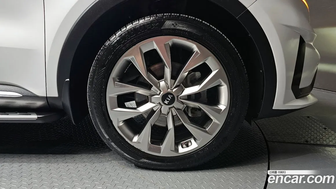 Kia Sorento — фото 5