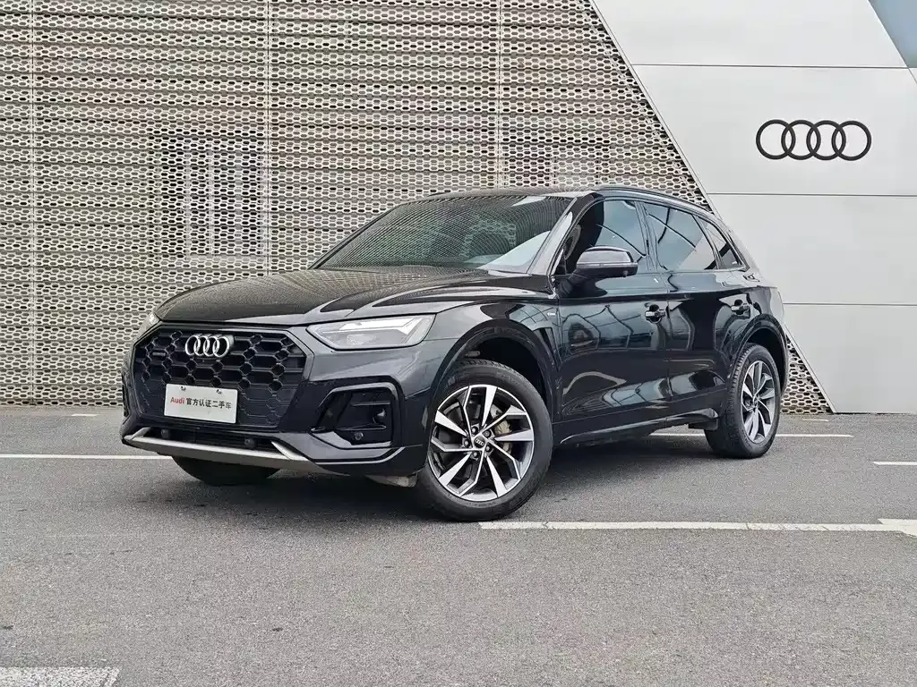 Audi Q5L — фото 1