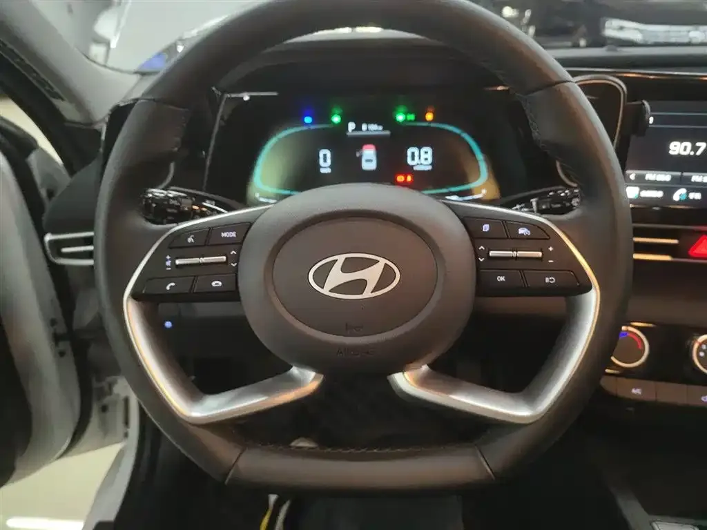 Hyundai Elantra — фото 3