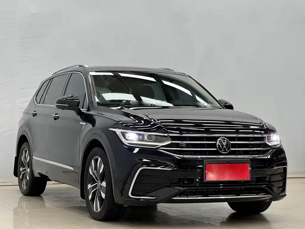 Volkswagen Tiguan L — фото 10