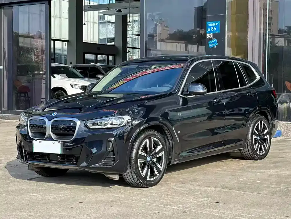 BMW iX3 — фото 1
