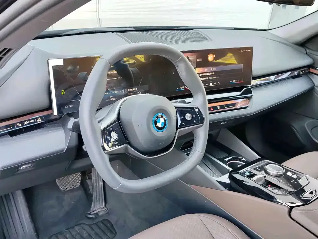 BMW i5 — фото 7