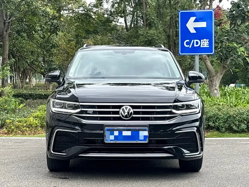 Volkswagen Tiguan L — фото 2