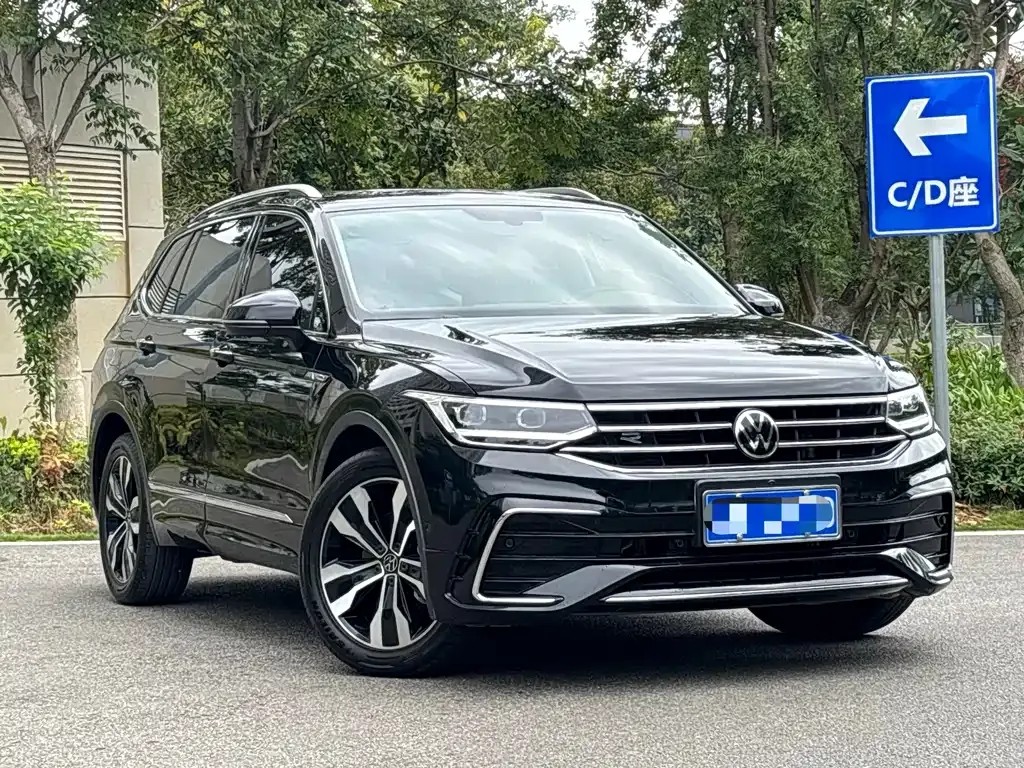 Volkswagen Tiguan L — фото 3