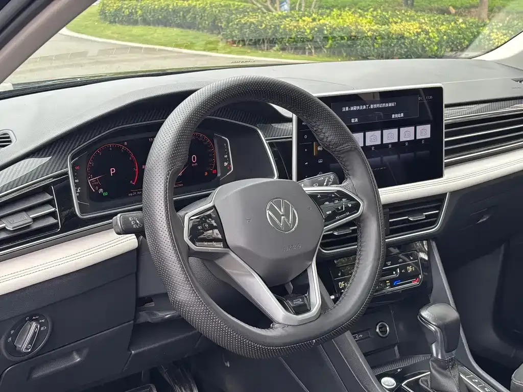 Volkswagen Tiguan L — фото 9