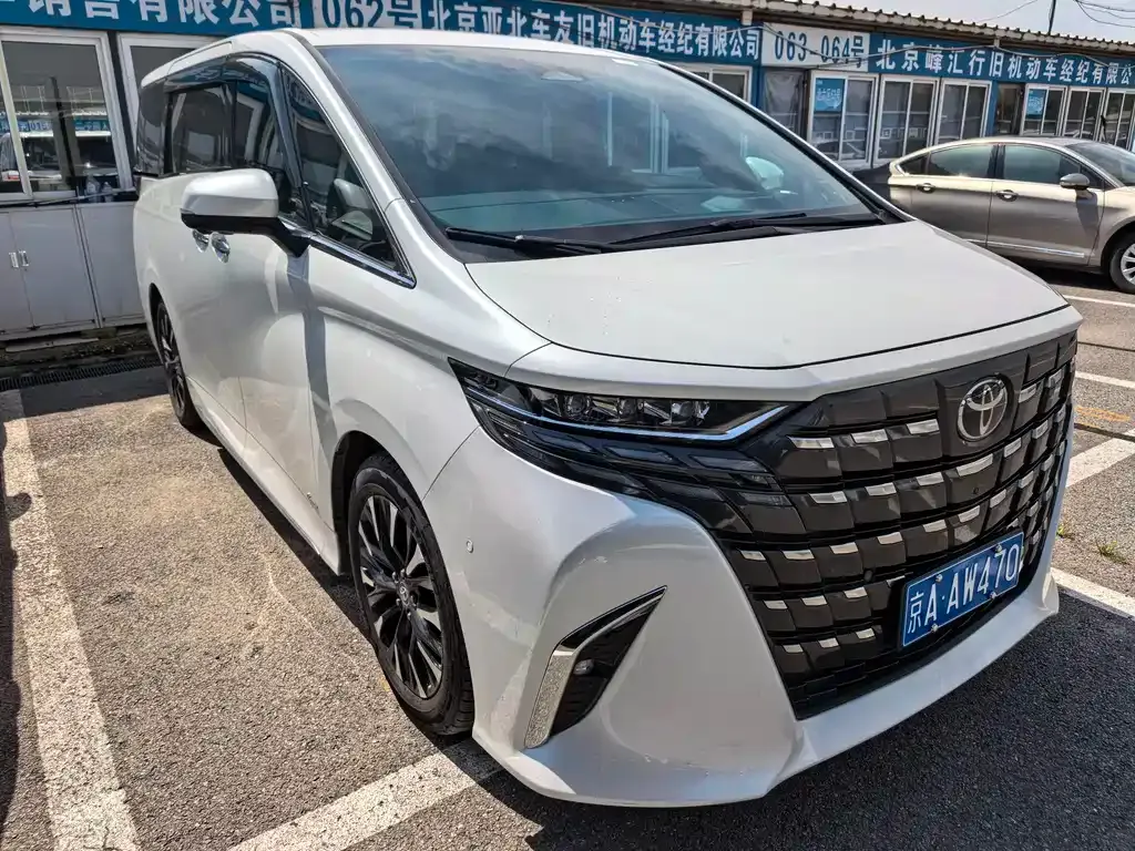 Toyota Alphard — фото 2
