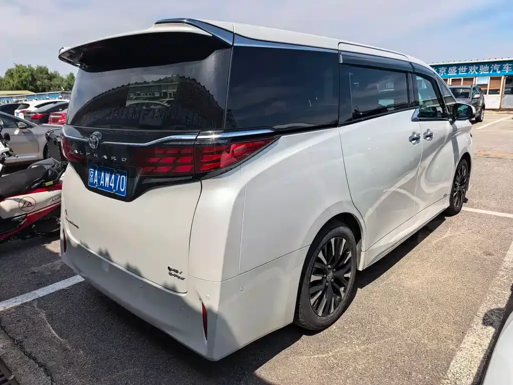 Toyota Alphard — фото 4