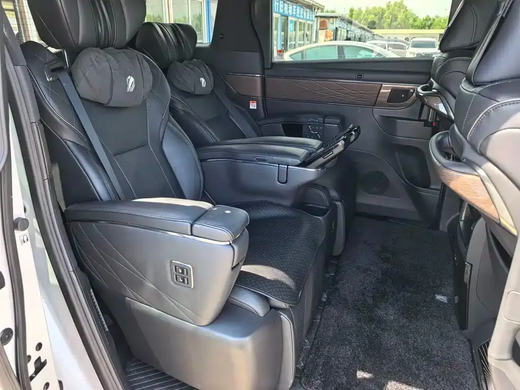 Toyota Alphard — фото 8