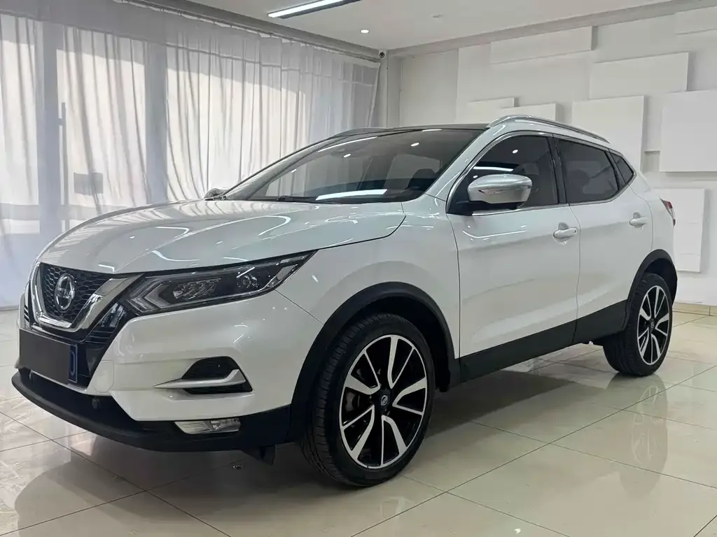 Nissan Qashqai — фото 1