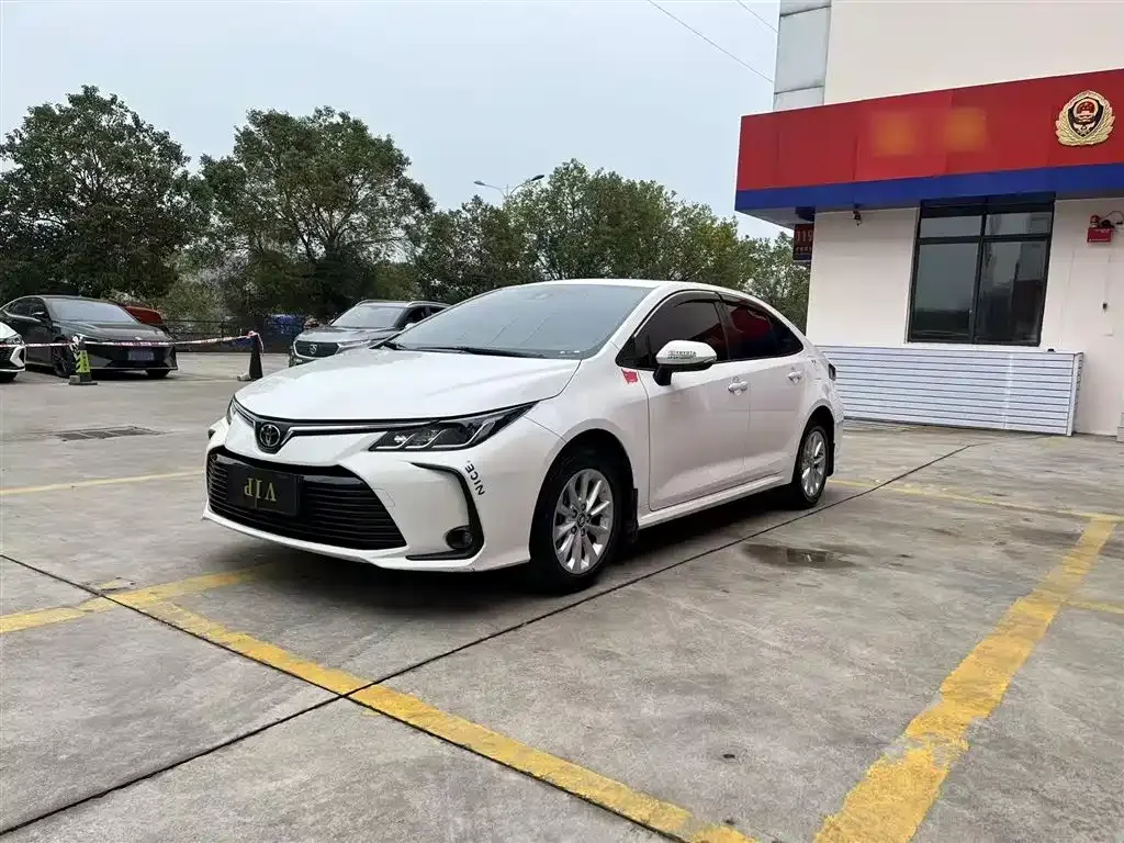Toyota Corolla — фото 1